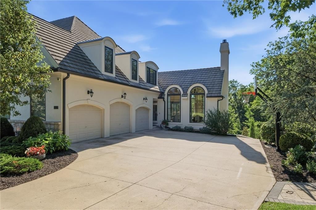 Photo 7 of 98 - 1425 Woodbury Drive, Liberty, MO 64068