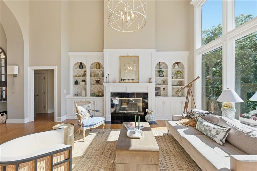 Photo 13 of 98 - 1425 Woodbury Drive, Liberty, MO 64068