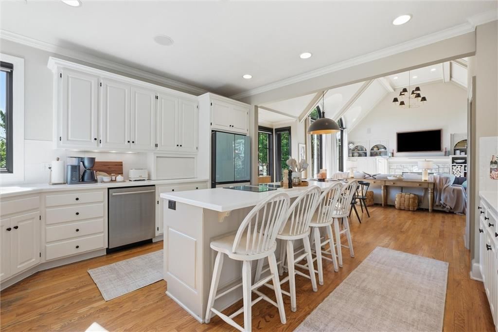 Photo 21 of 98 - 1425 Woodbury Drive, Liberty, MO 64068