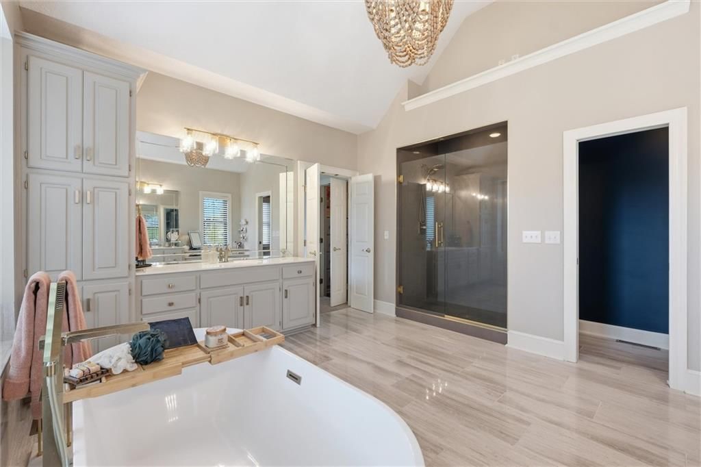 Photo 34 of 98 - 1425 Woodbury Drive, Liberty, MO 64068