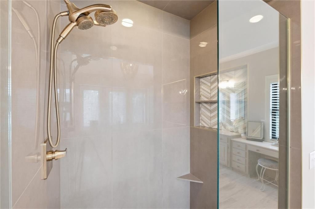 Photo 36 of 98 - 1425 Woodbury Drive, Liberty, MO 64068