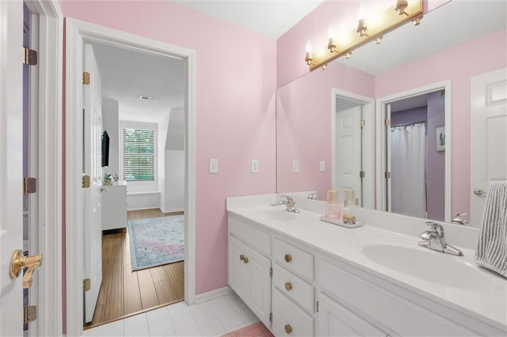 Photo 45 of 98 - 1425 Woodbury Drive, Liberty, MO 64068