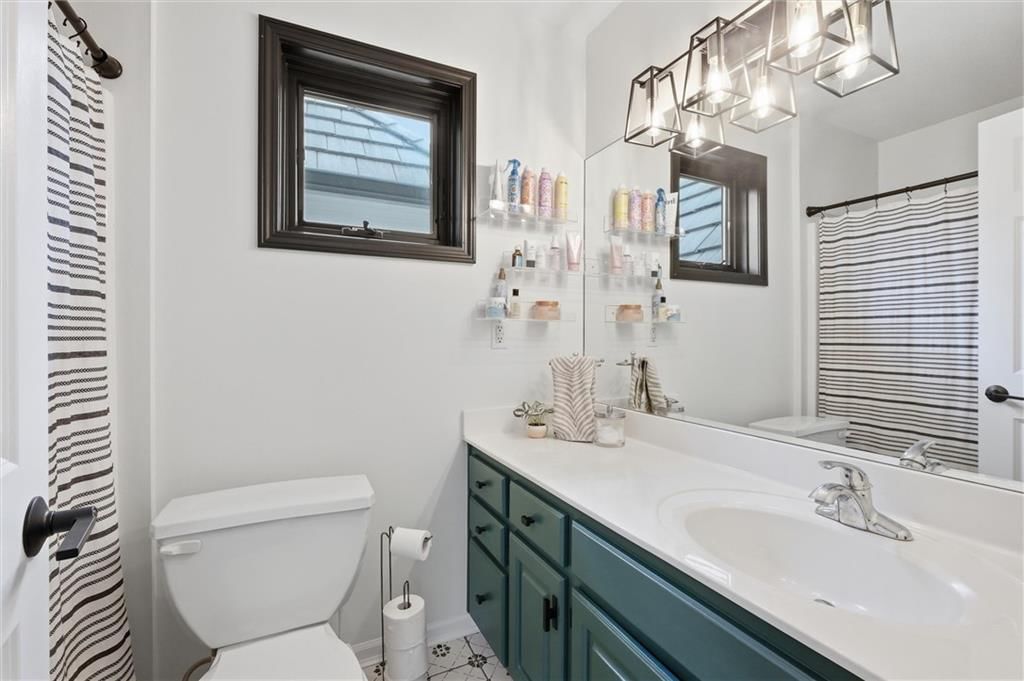 Photo 51 of 98 - 1425 Woodbury Drive, Liberty, MO 64068