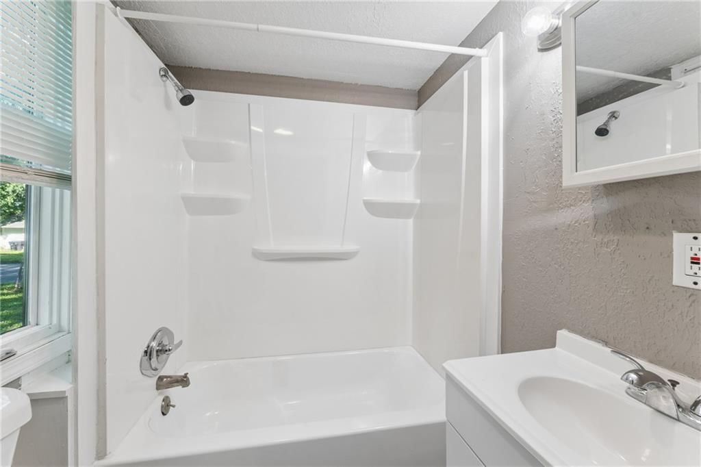 334 SW Orchard Street — photo 6