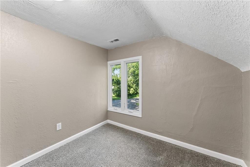 334 SW Orchard Street — photo 12
