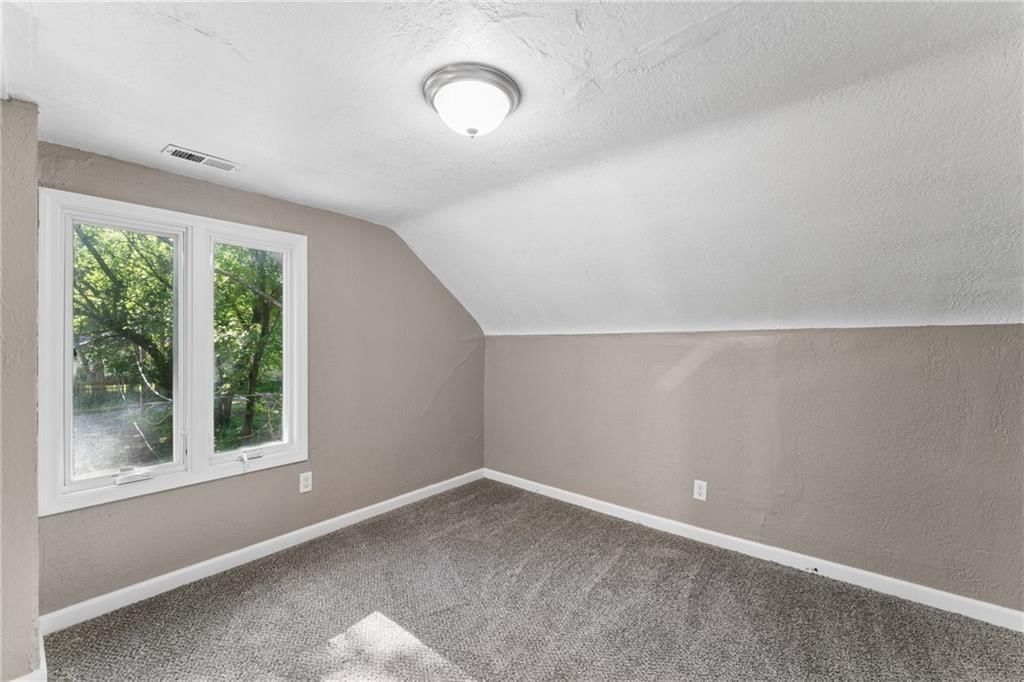 334 SW Orchard Street — photo 18