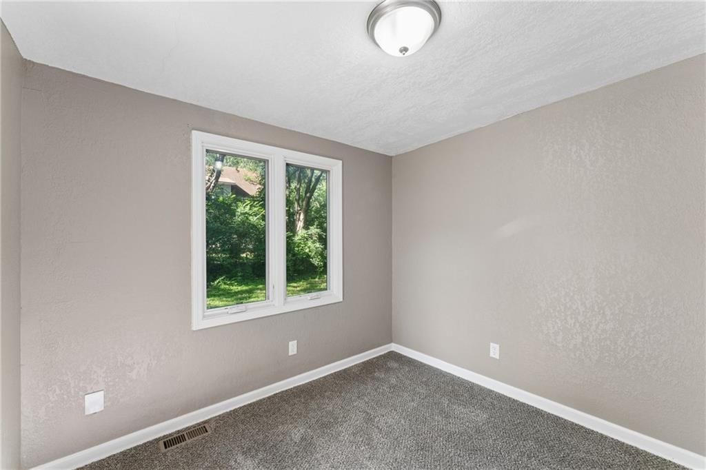 334 SW Orchard Street — photo 22