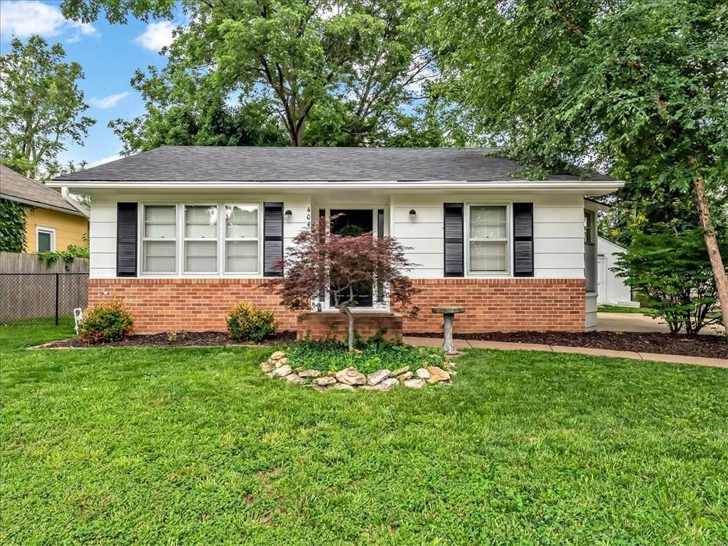 404 E Hale Street, Spring Hill, KS