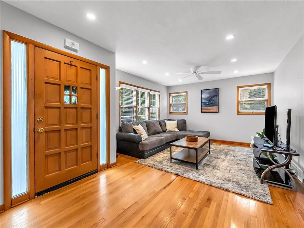 404 E Hale Street — photo 12