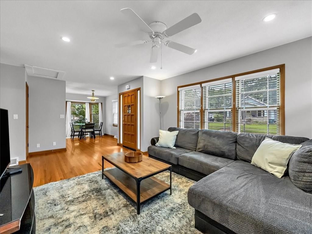 404 E Hale Street — photo 13