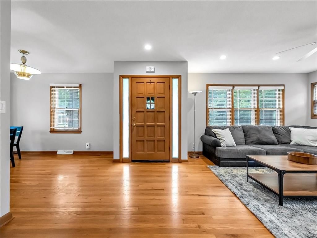 404 E Hale Street — photo 15