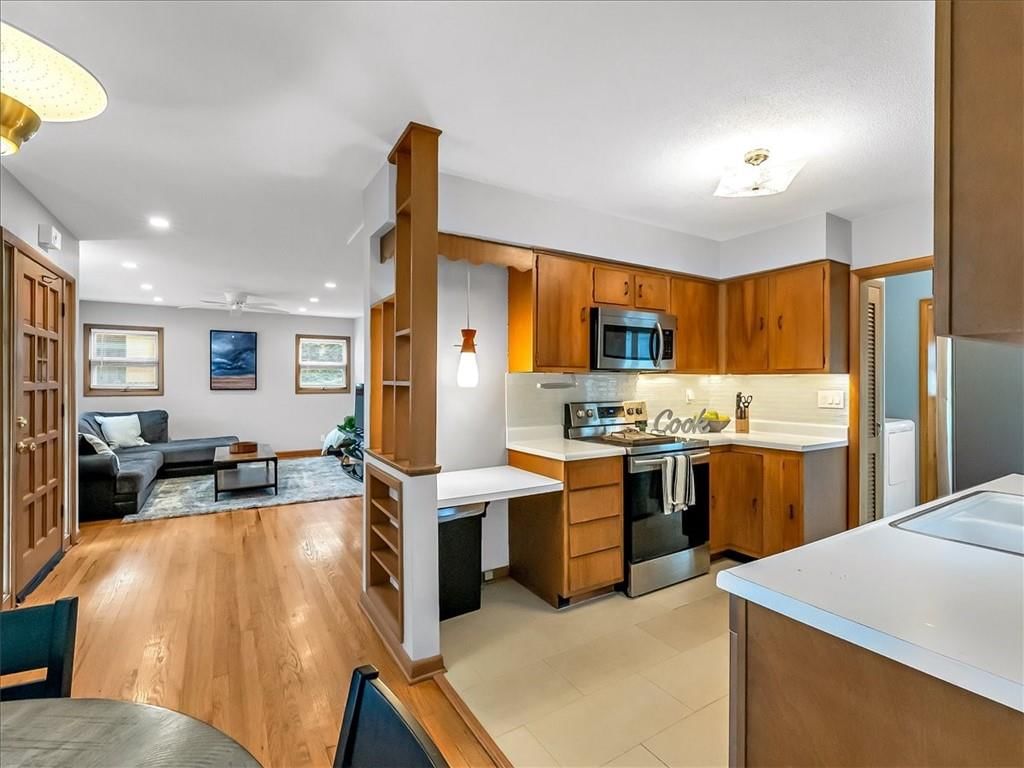 404 E Hale Street — photo 20