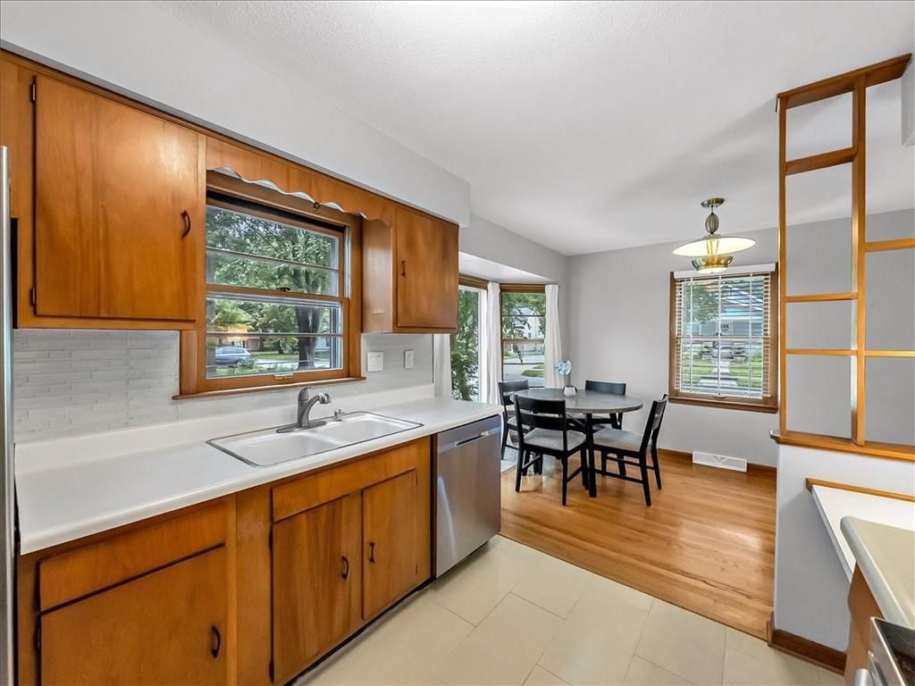 404 E Hale Street — photo 22