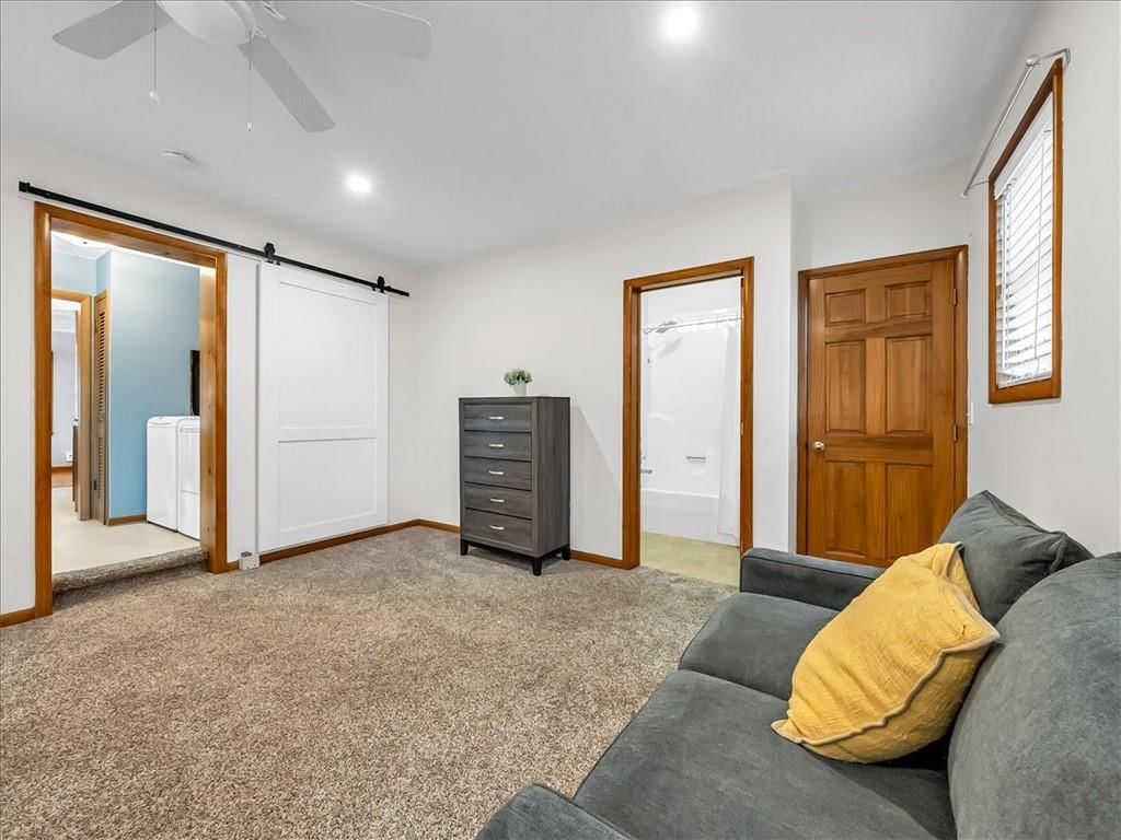 404 E Hale Street — photo 25