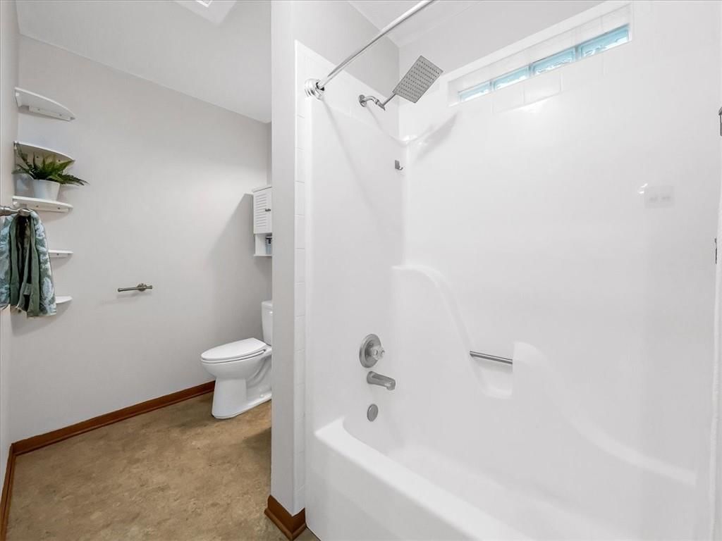 404 E Hale Street — photo 26