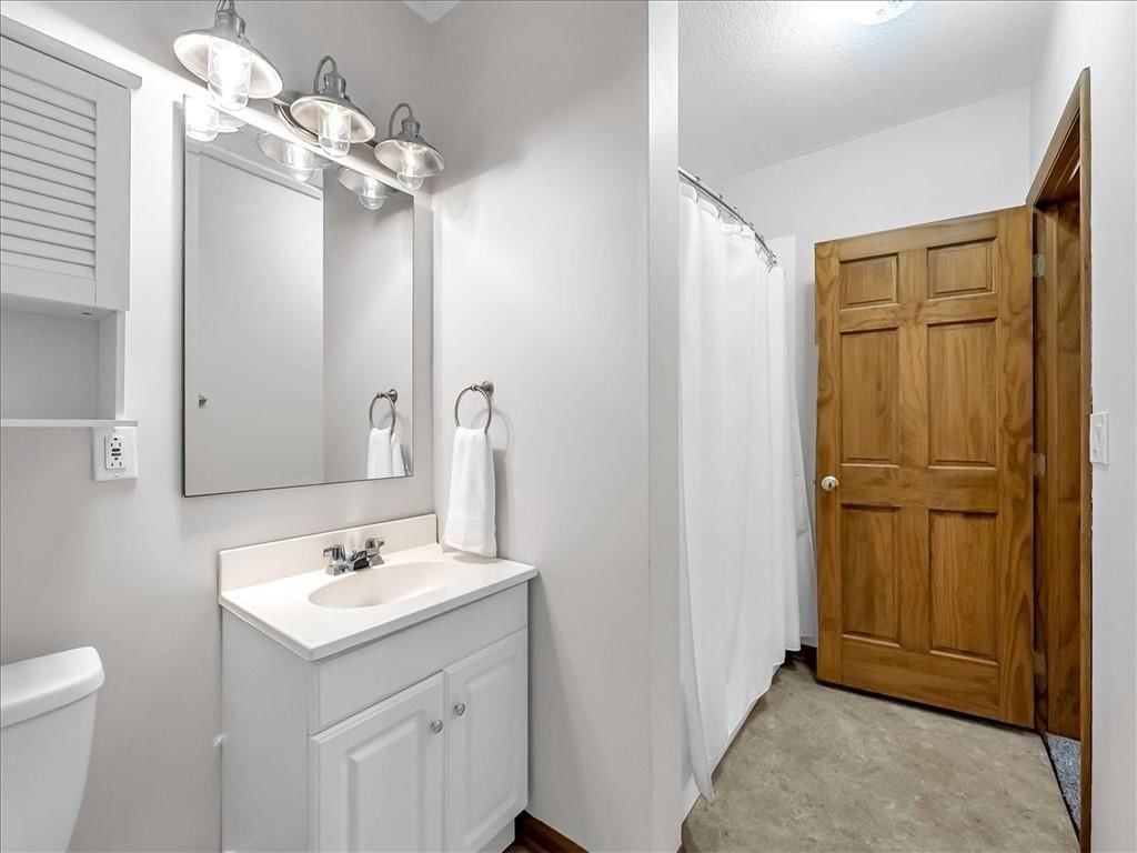 404 E Hale Street — photo 27