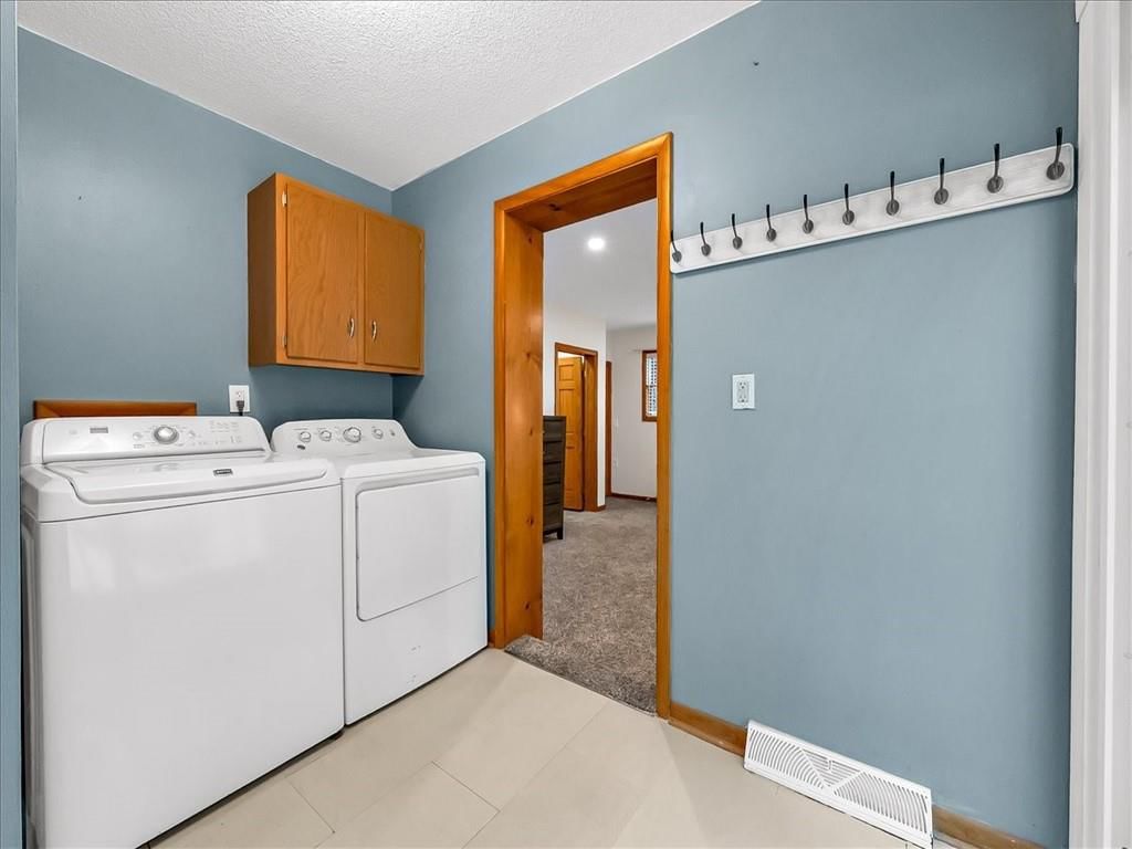 404 E Hale Street — photo 28