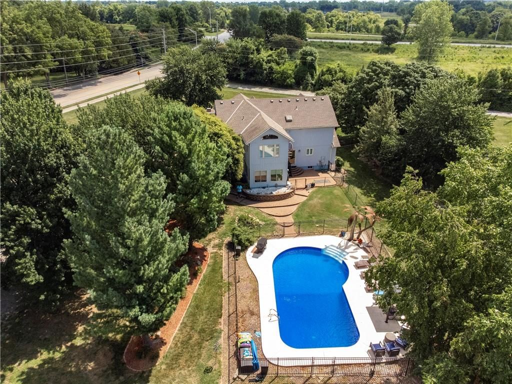 1090 NE Blackwell Road — photo 32