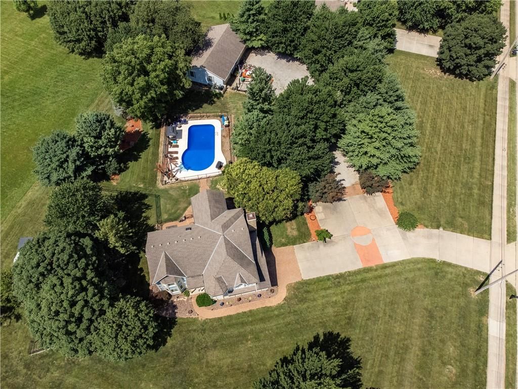 1090 NE Blackwell Road — photo 34