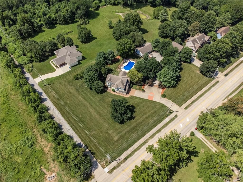 1090 NE Blackwell Road — photo 36