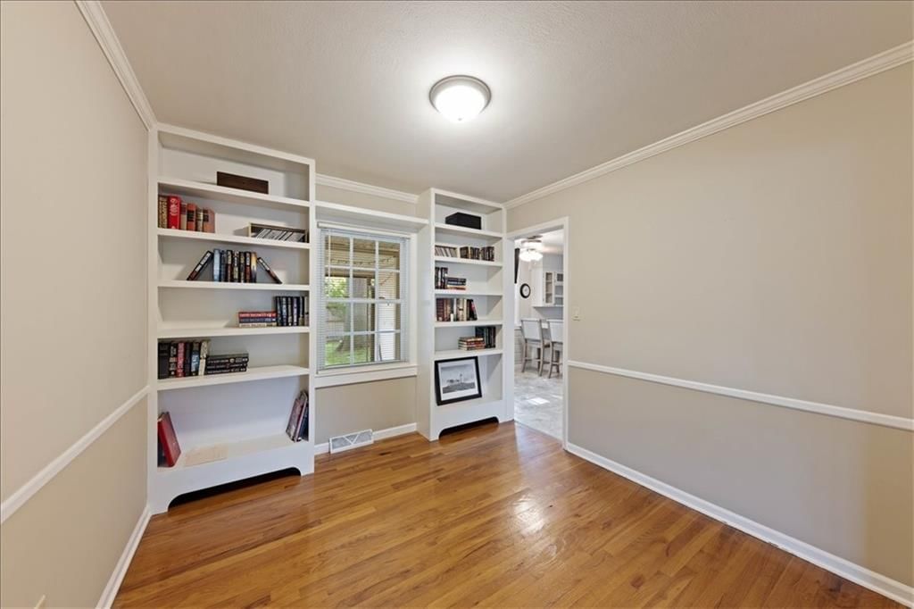 5433 Foster Street — photo 9