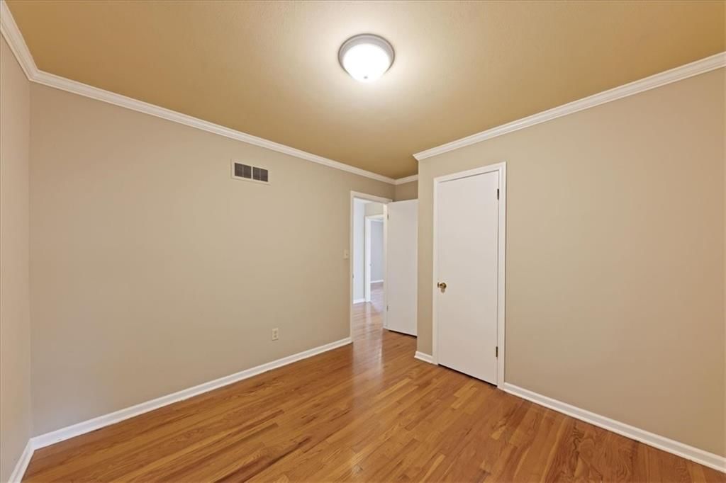 5433 Foster Street — photo 22