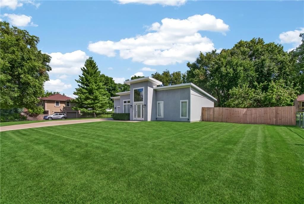1701 NE Cookingham Drive — photo 5