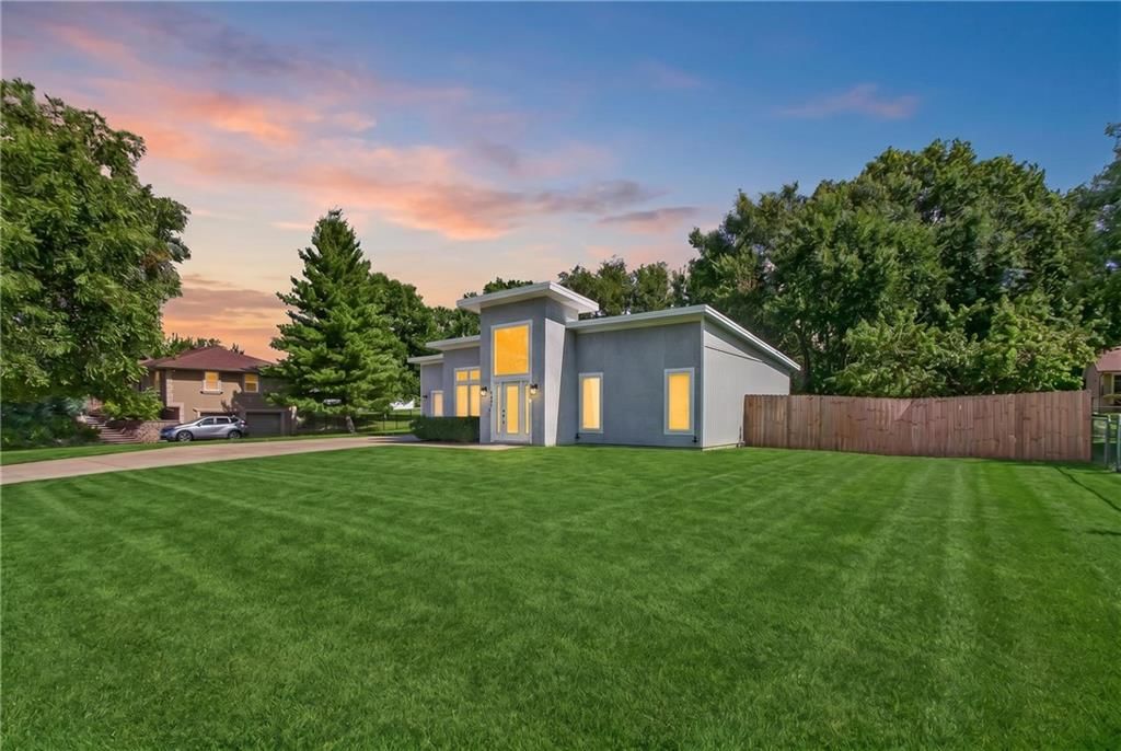 1701 NE Cookingham Drive — photo 6