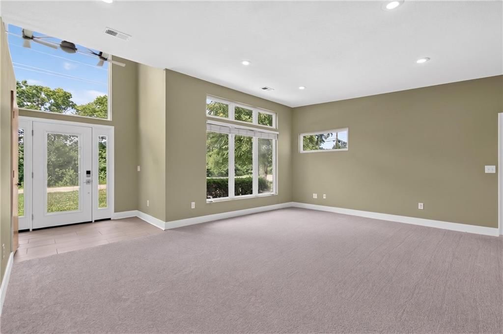 1701 NE Cookingham Drive — photo 9