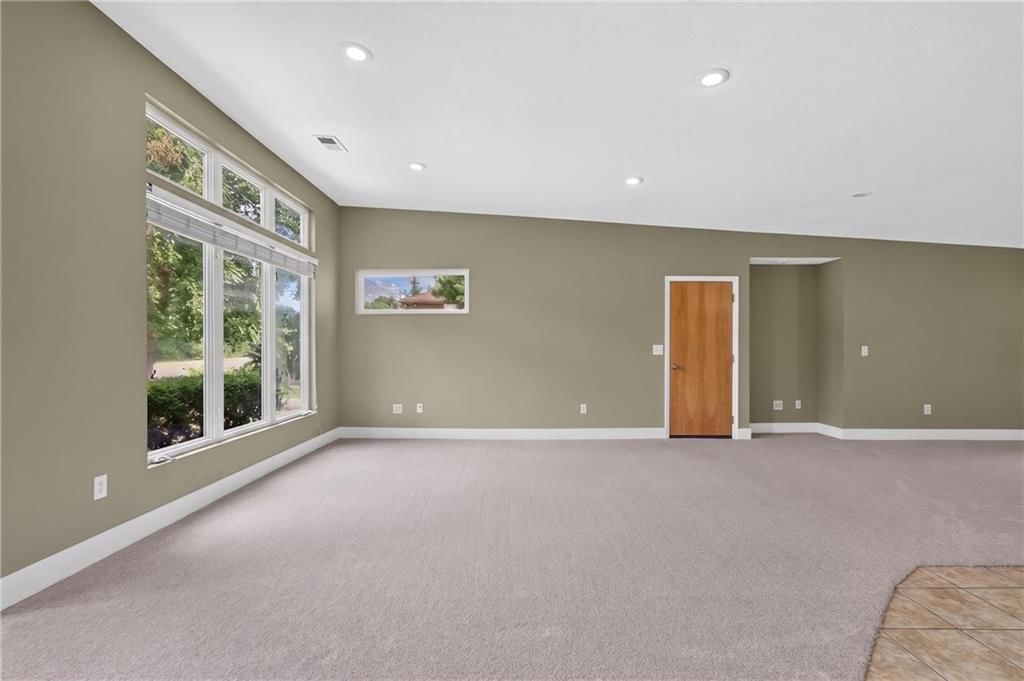 1701 NE Cookingham Drive — photo 10