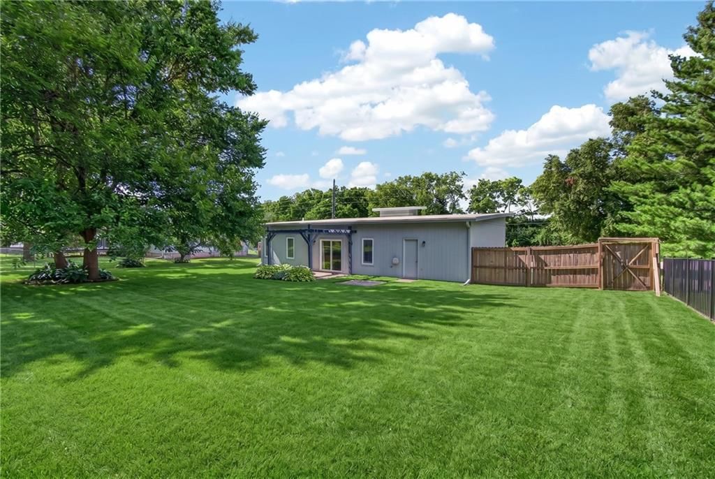 1701 NE Cookingham Drive — photo 32