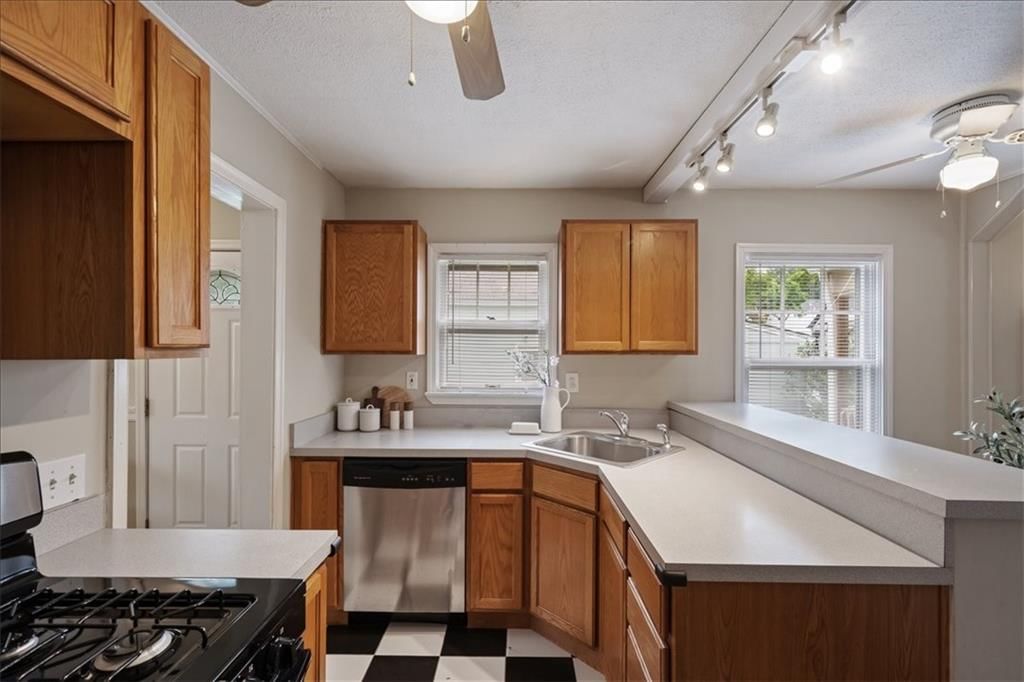 2106 W 48th Street — photo 9