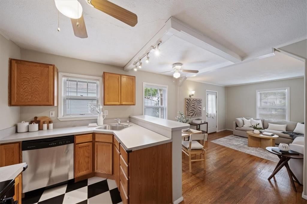 2106 W 48th Street — photo 10