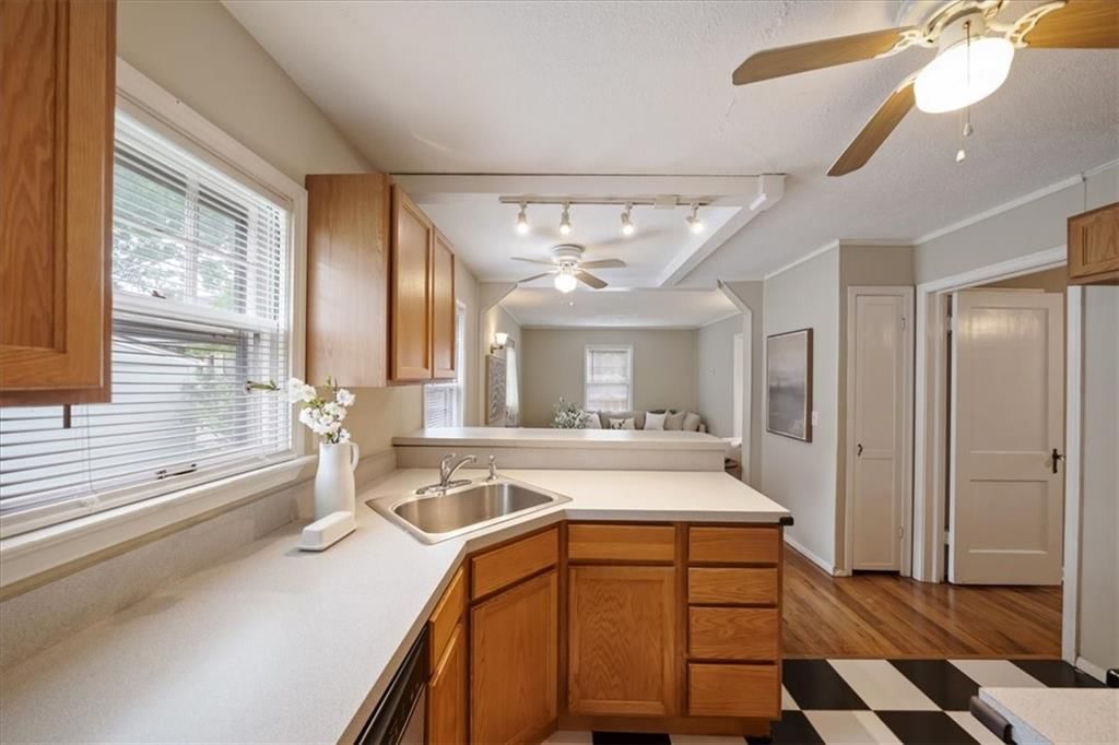 2106 W 48th Street — photo 11