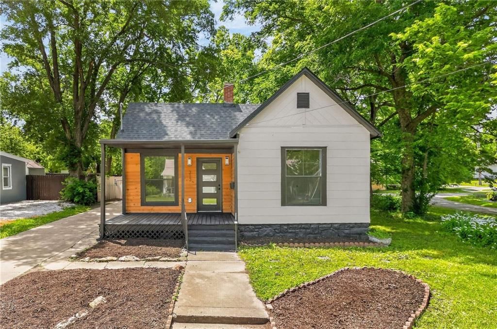 313 W Poplar Street, Olathe, KS