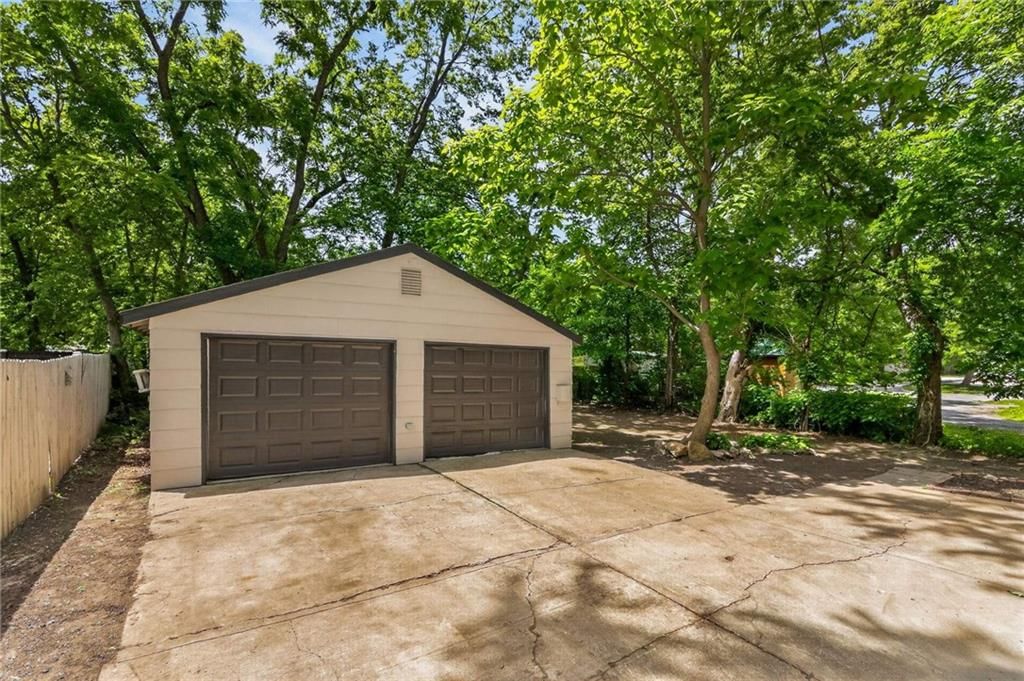 313 W Poplar Street — photo 4