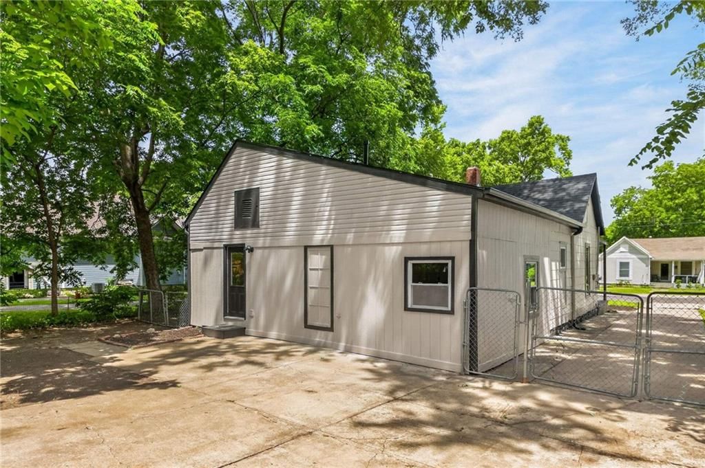 313 W Poplar Street — photo 9