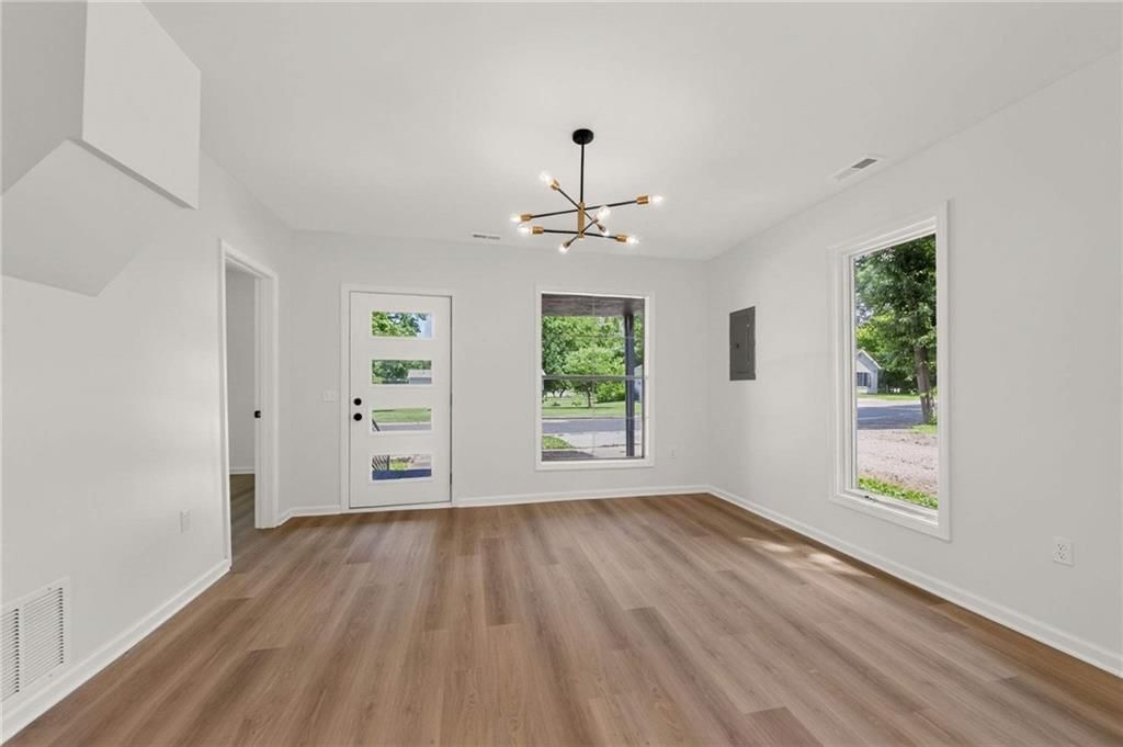 313 W Poplar Street — photo 12