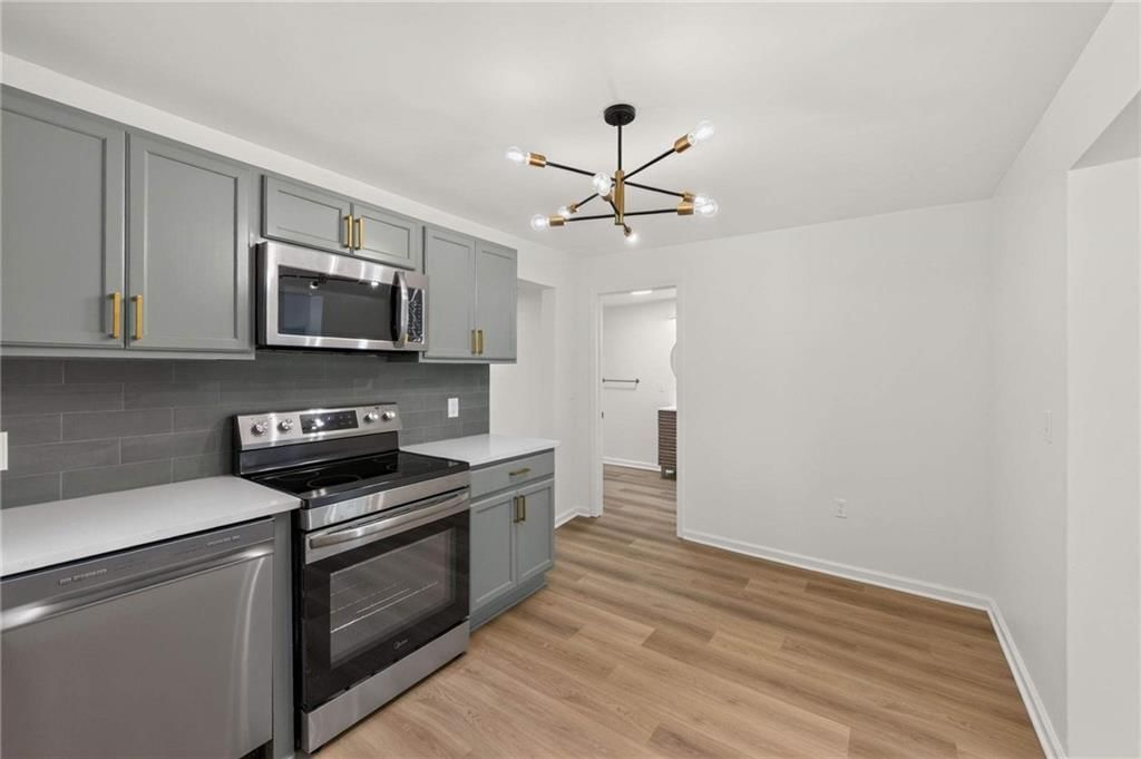 313 W Poplar Street — photo 18