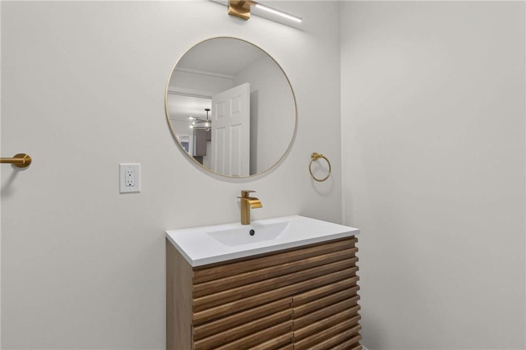 313 W Poplar Street — photo 20