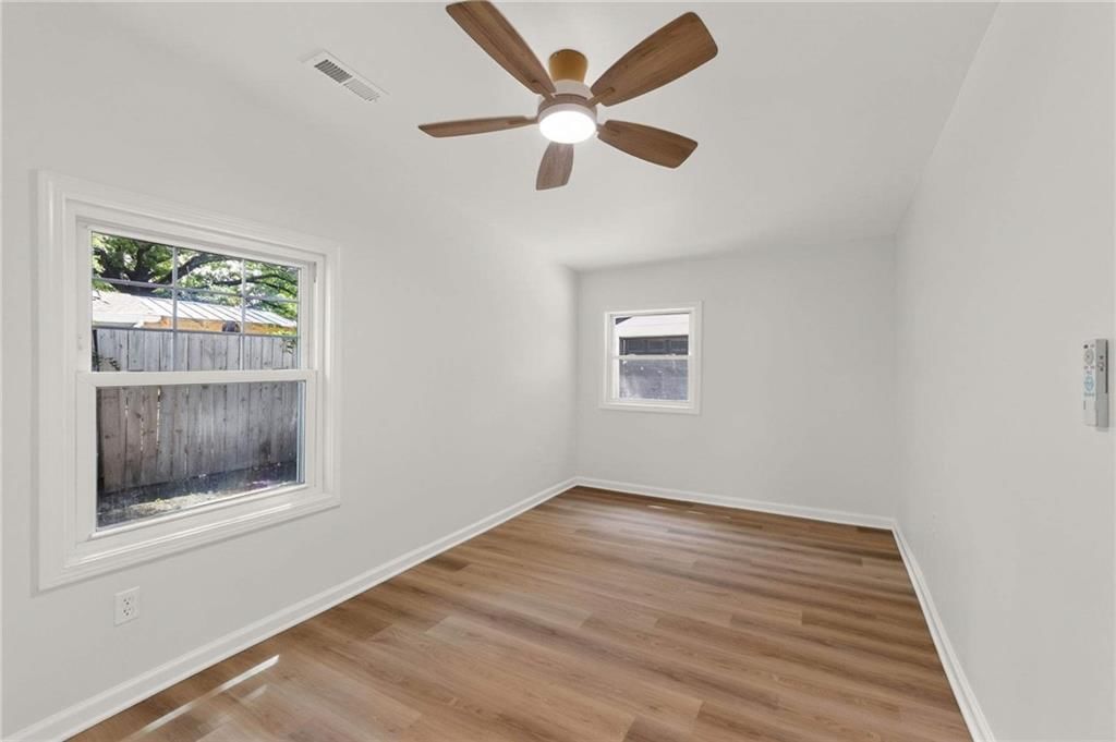 313 W Poplar Street — photo 29