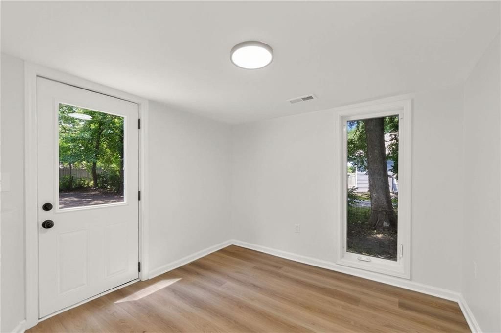313 W Poplar Street — photo 32