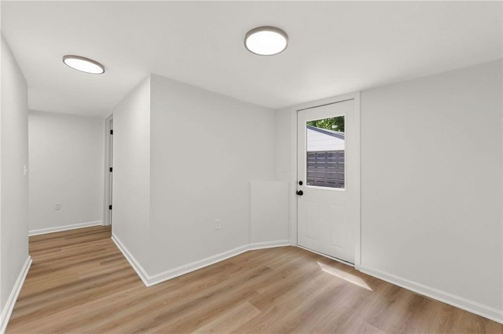 313 W Poplar Street — photo 33