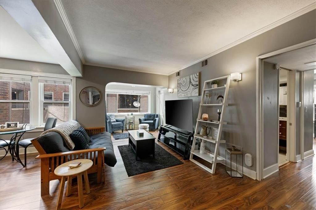 700 W 48th Street — photo 1