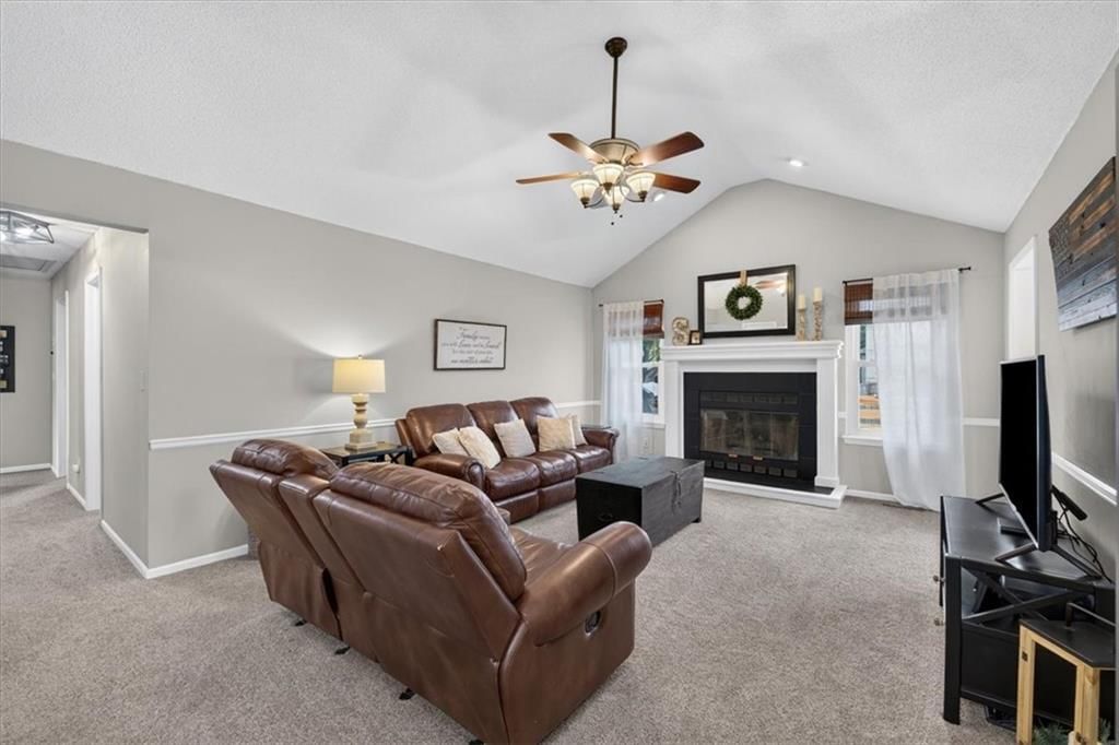 207 NE Bridge Place — photo 6