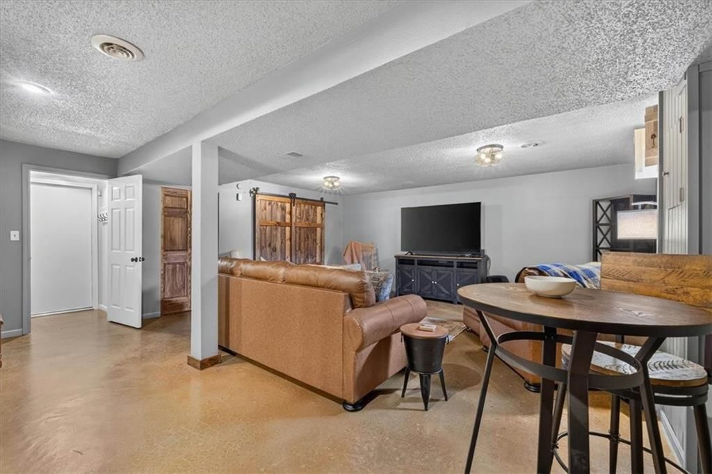 207 NE Bridge Place — photo 32
