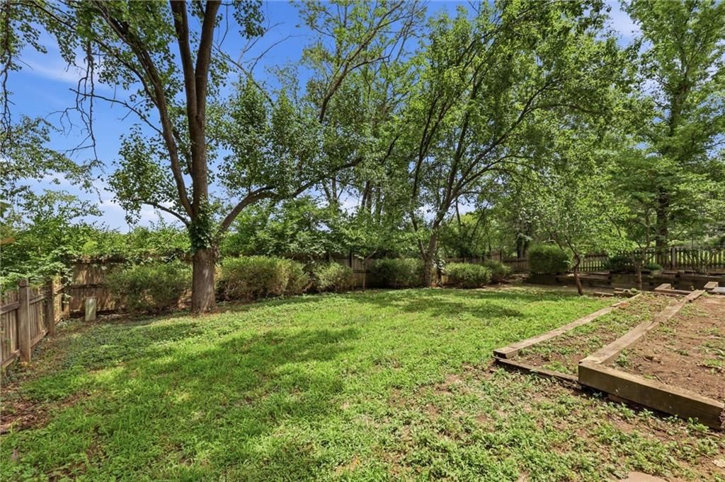 12815 CHERRY Street — photo 32