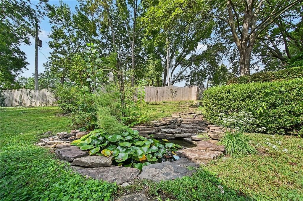 5710 N Spruce Avenue — photo 1