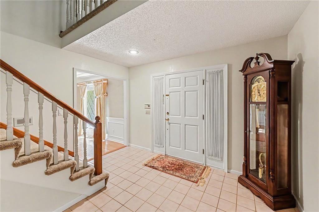 5710 N Spruce Avenue — photo 4
