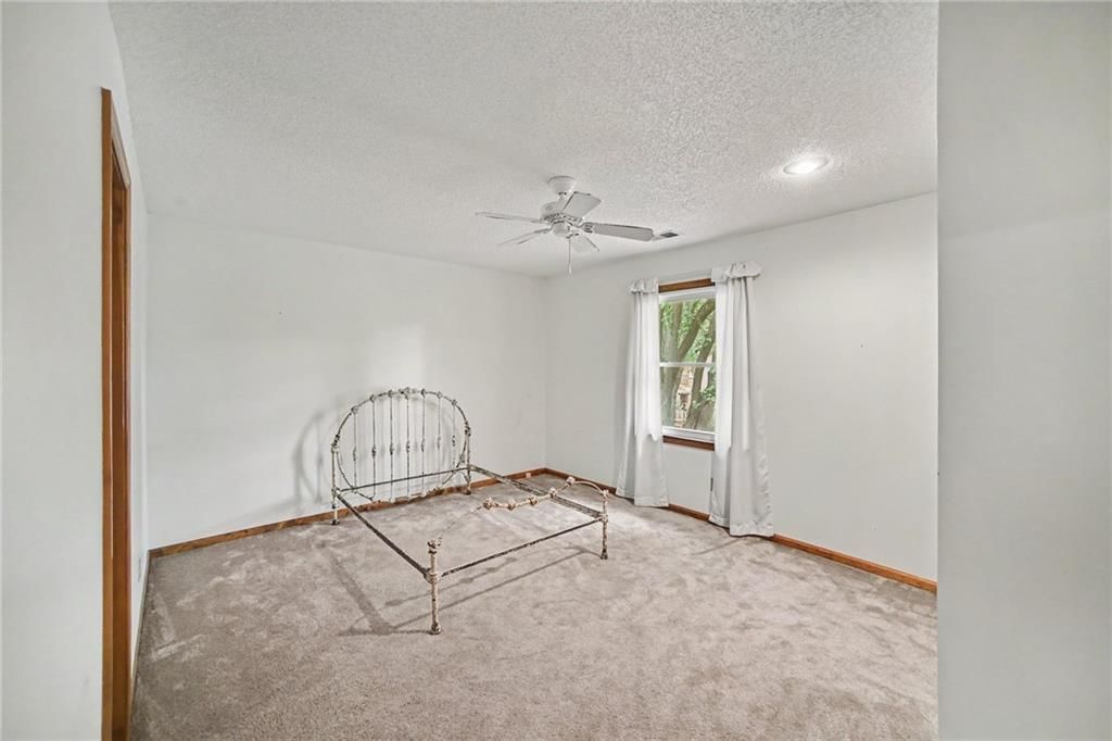 5710 N Spruce Avenue — photo 23